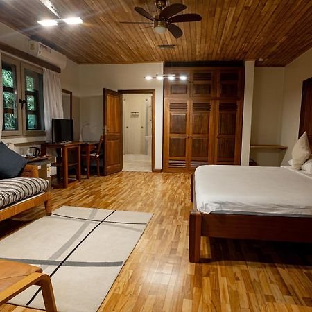 Esther'S Hotel Akra Dış mekan fotoğraf