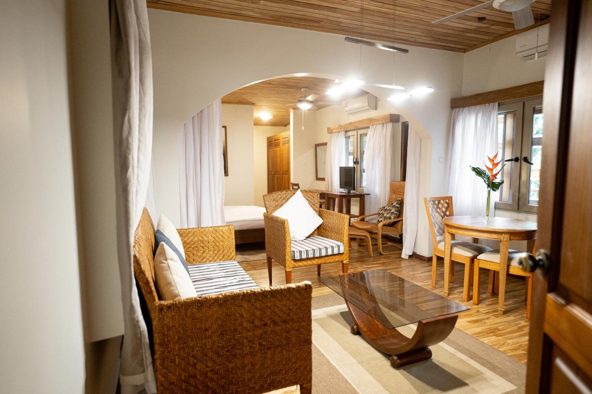 Esther'S Hotel Akra Dış mekan fotoğraf