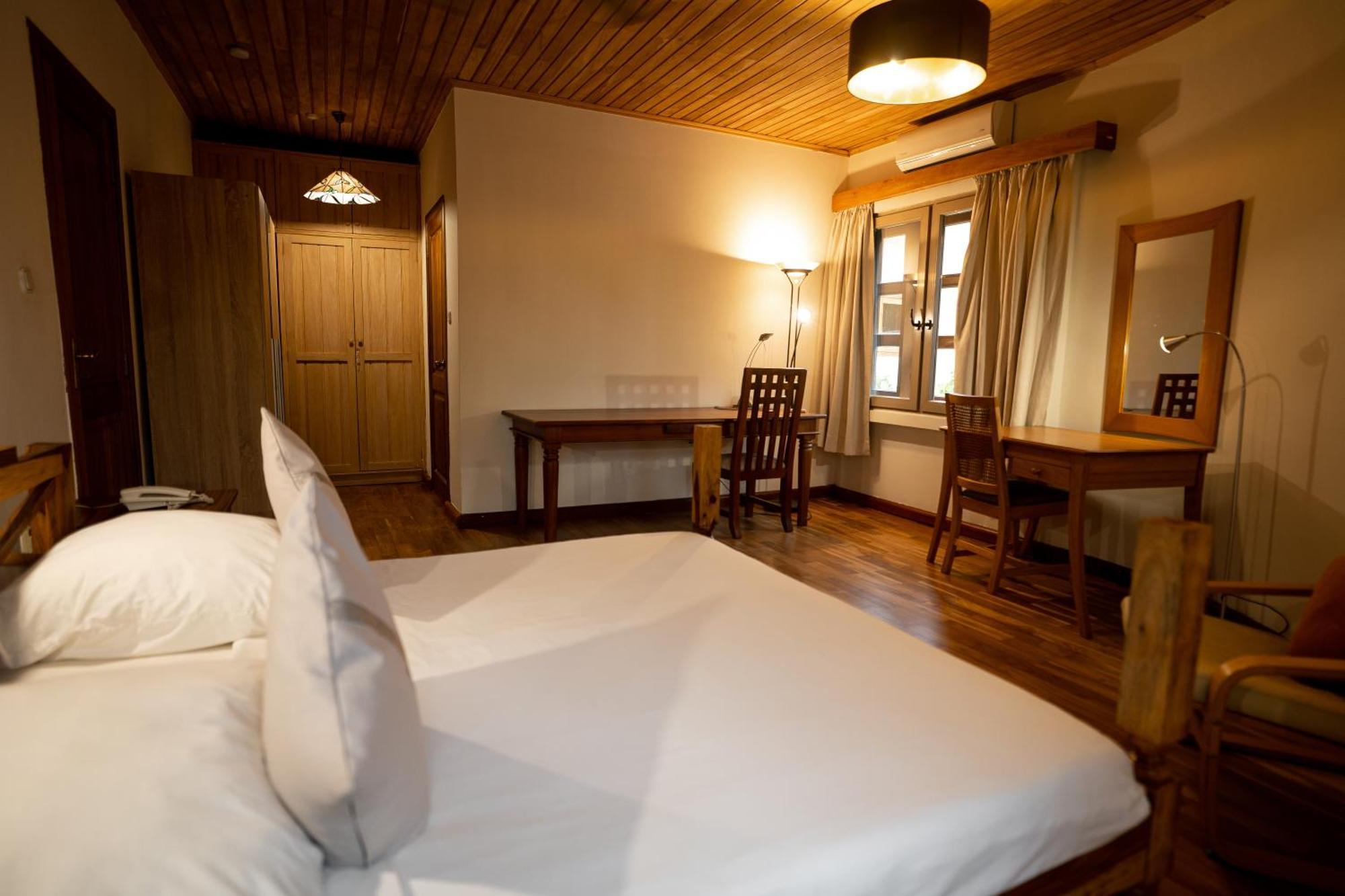 Esther'S Hotel Akra Dış mekan fotoğraf