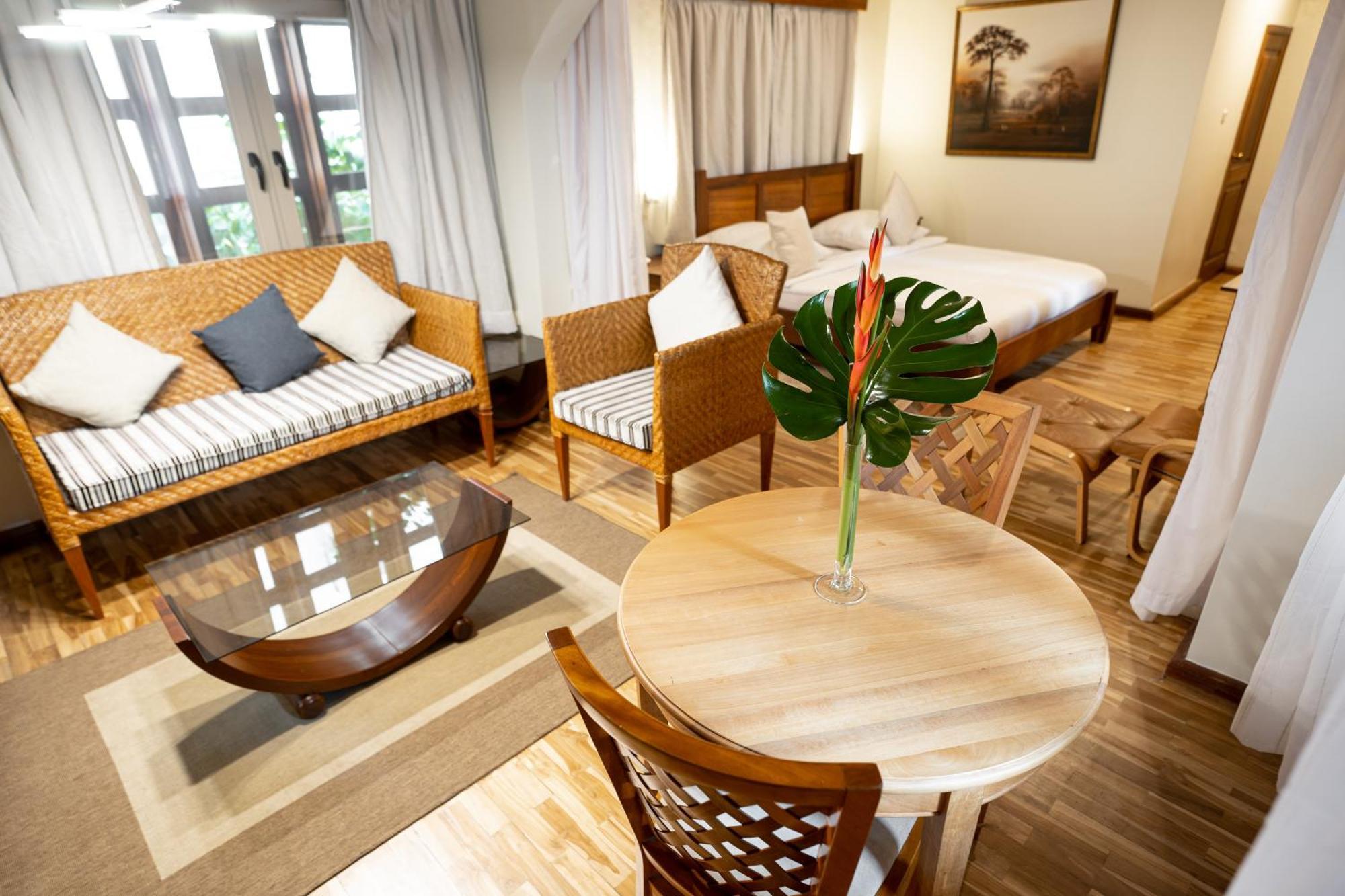 Esther'S Hotel Akra Dış mekan fotoğraf