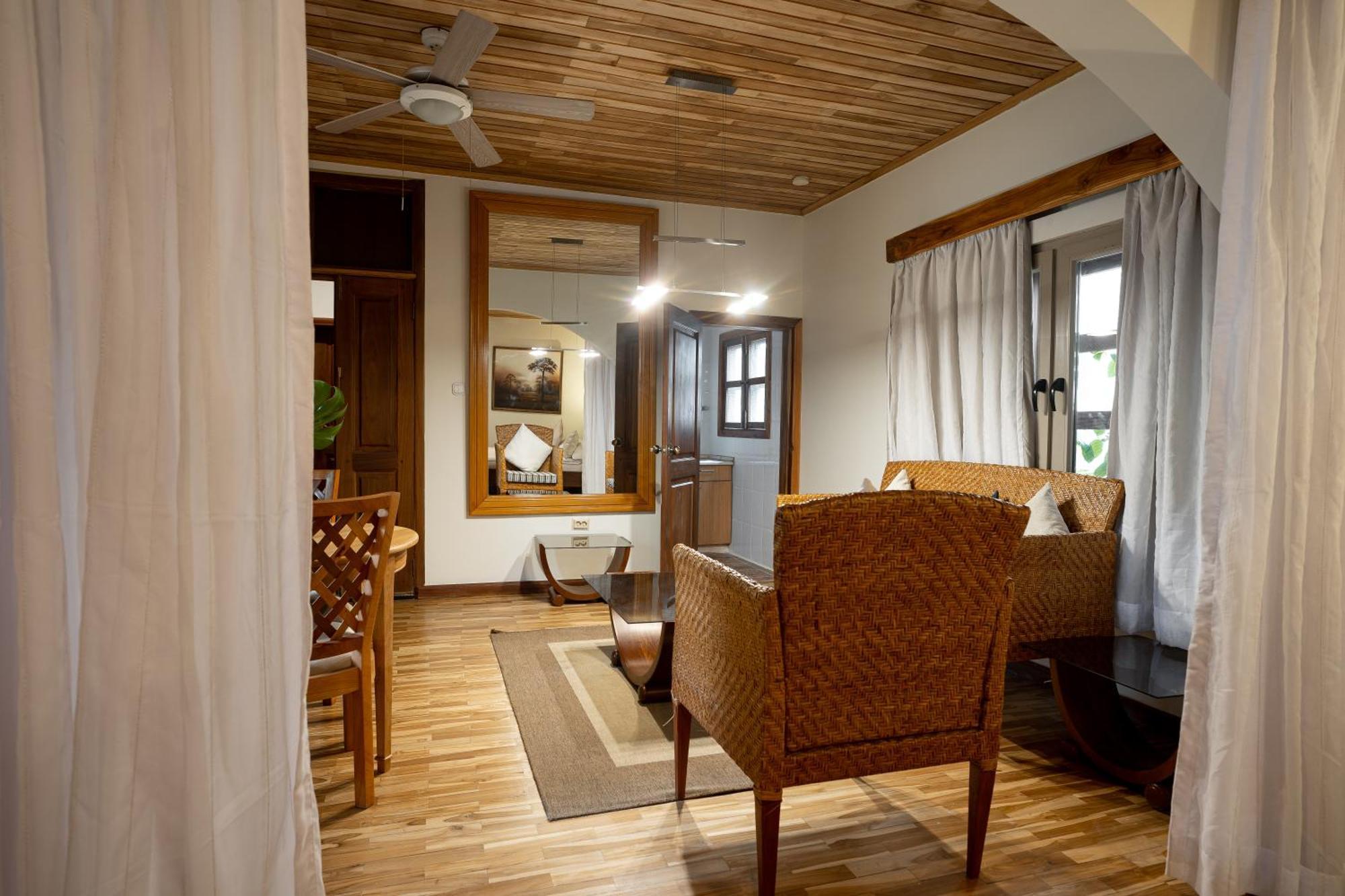 Esther'S Hotel Akra Dış mekan fotoğraf