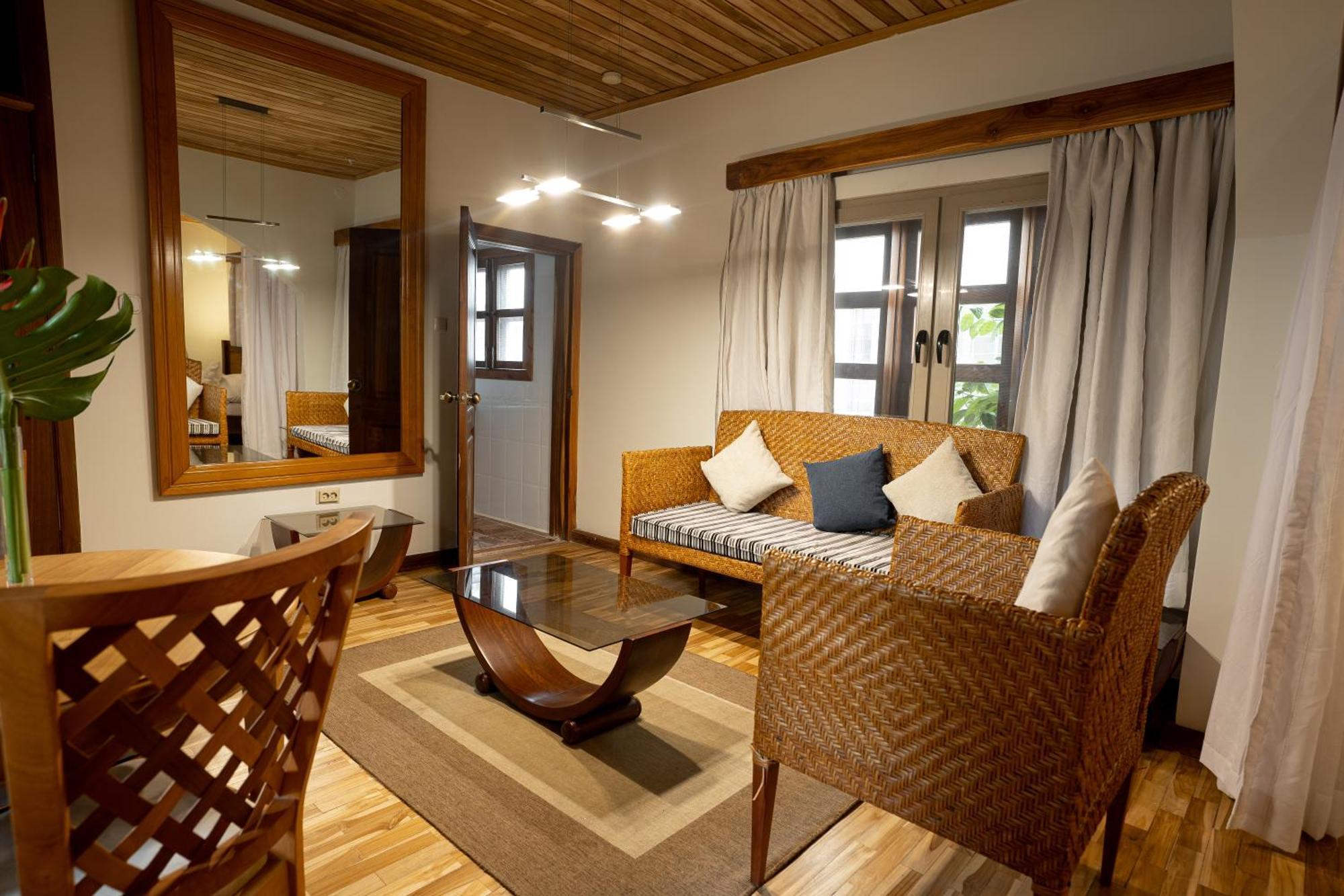 Esther'S Hotel Akra Dış mekan fotoğraf