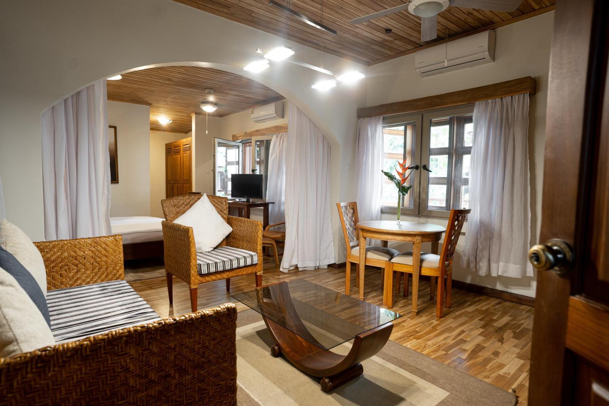 Esther'S Hotel Akra Dış mekan fotoğraf