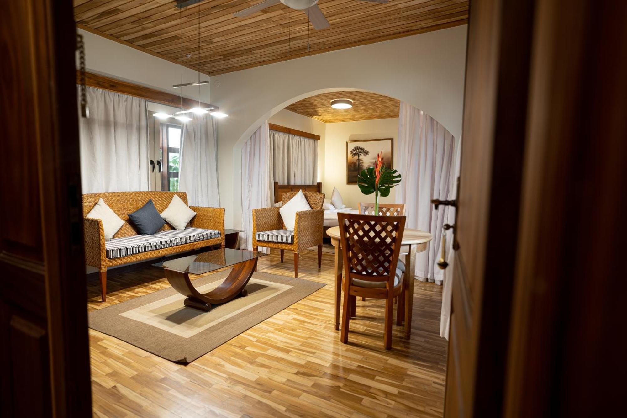 Esther'S Hotel Akra Dış mekan fotoğraf
