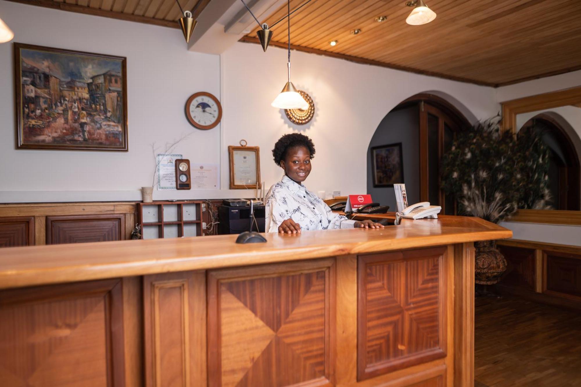 Esther'S Hotel Akra Dış mekan fotoğraf